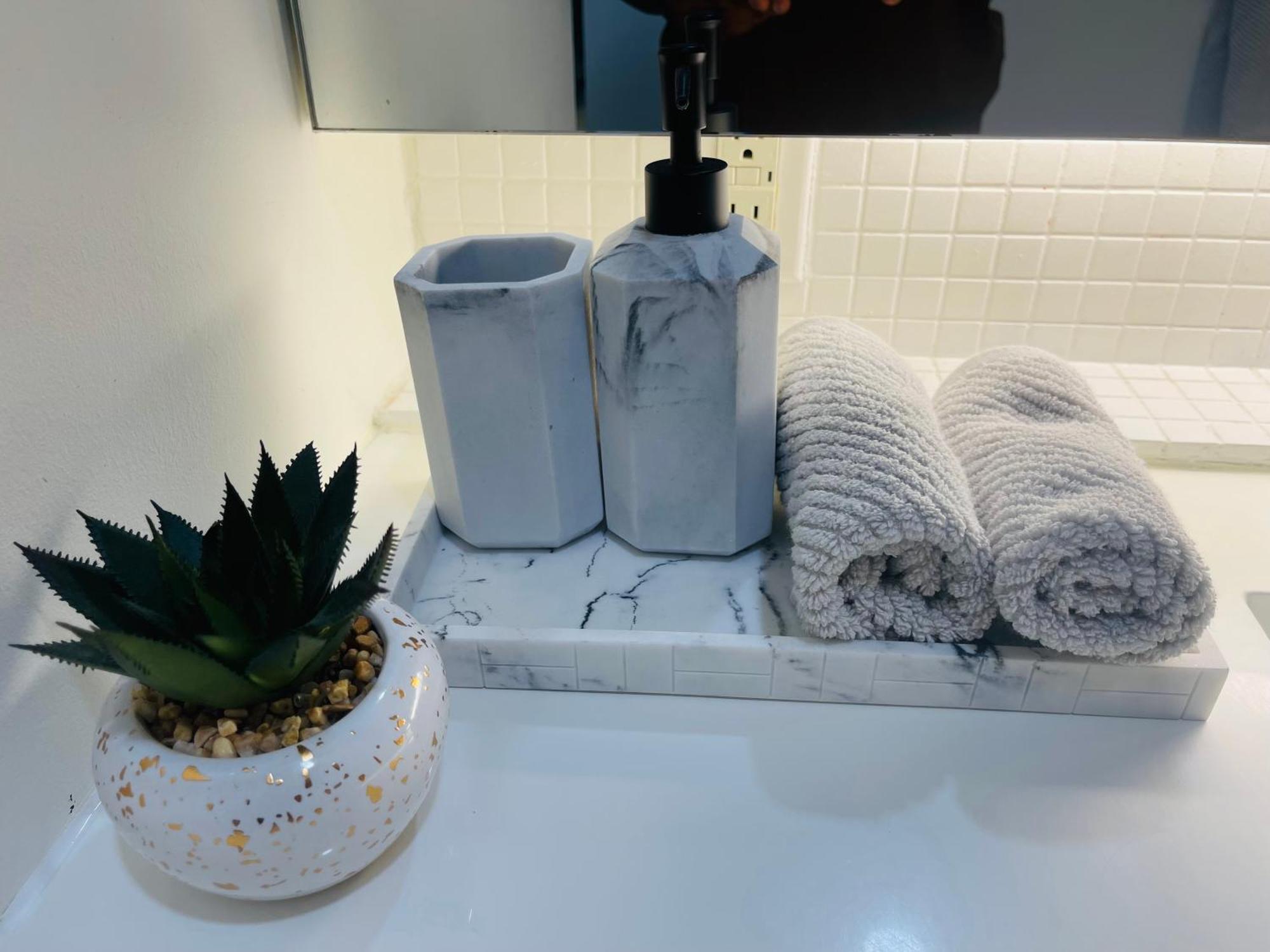 Beautiful Apartment Downtown, Mins To Rogers Arena, Stadium, Restaurants, Shops Vancouver Bagian luar foto
